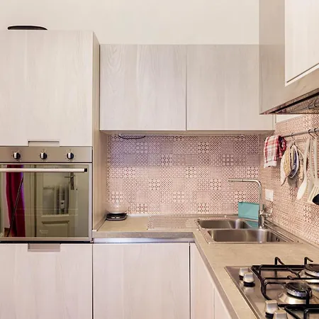 Restayled Chic Apartement- Via Ozieri * Milano